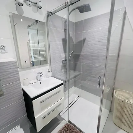 公寓 Luna Deluxe Magellana *